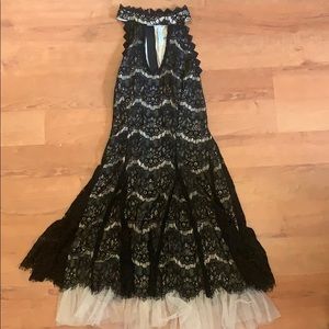 Black Lace Dress w/ Keyhole Front, New w/Tag!!!